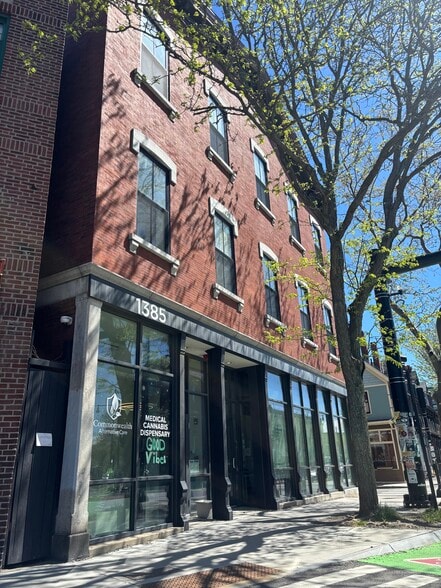 1385 Cambridge St, Cambridge, MA à vendre - Photo de l’immeuble – Image 3 sur 10
