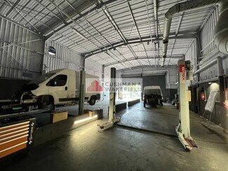 Plus de détails pour Local d'activités à louer