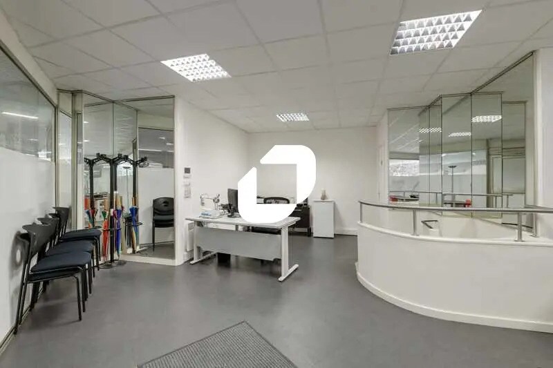 Bureau dans Paris à louer - Photo de l’immeuble – Image 2 sur 16