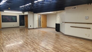 40 1st Ave W, Dickinson, ND à louer Photo intérieure– Image 1 sur 13