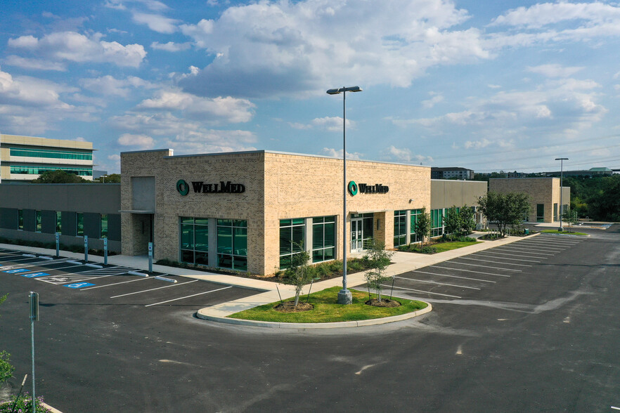 19106 N Highway 281, San Antonio, TX à louer - Photo de l’immeuble – Image 3 sur 6