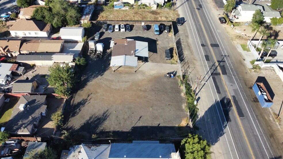 24229 5th St, San Bernardino, CA à vendre - Photo de l’immeuble – Image 2 sur 17