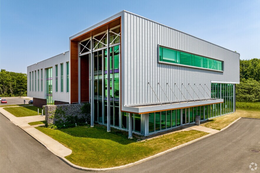 1645 Boul Lionel-Boulet, Varennes, QC à louer - Photo de l’immeuble – Image 2 sur 12