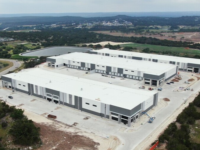 Sweetwater Village Dr, Austin, TX à louer - Photo de l’immeuble – Image 1 sur 7