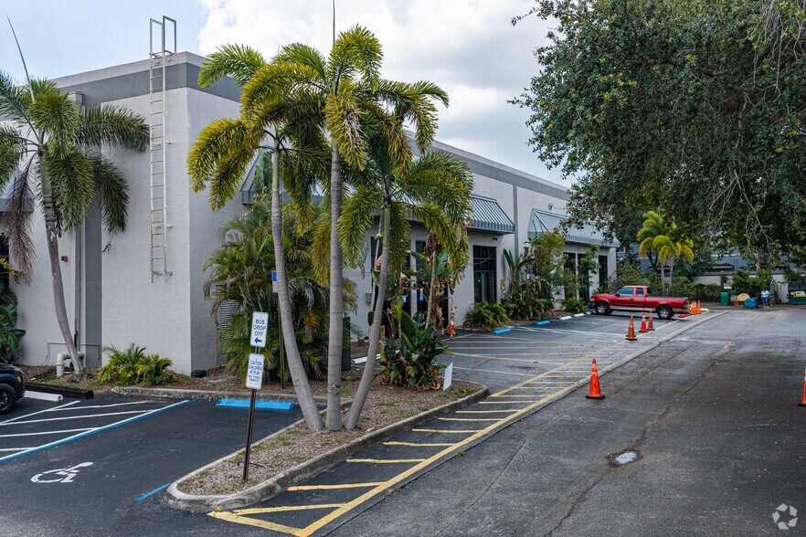 3698 NW 15th St, Lauderhill, FL à vendre - Photo de l’immeuble – Image 2 sur 4