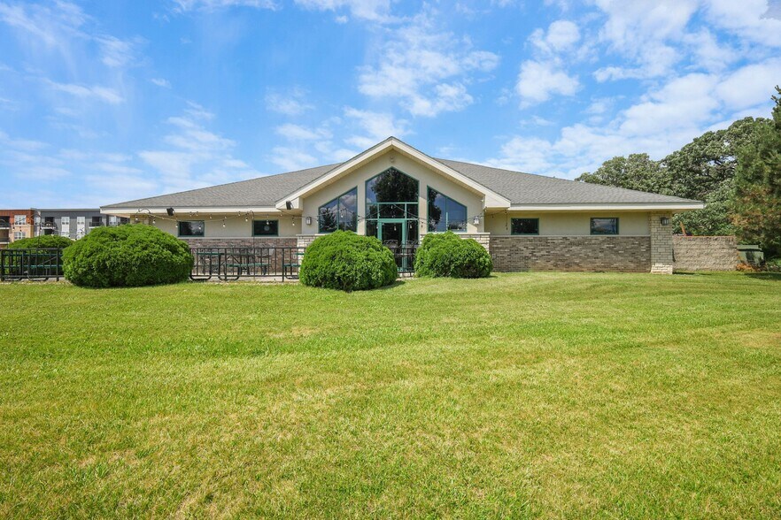 830 Oregon Center Dr, Oregon, WI à vendre - Photo de l’immeuble – Image 2 sur 15