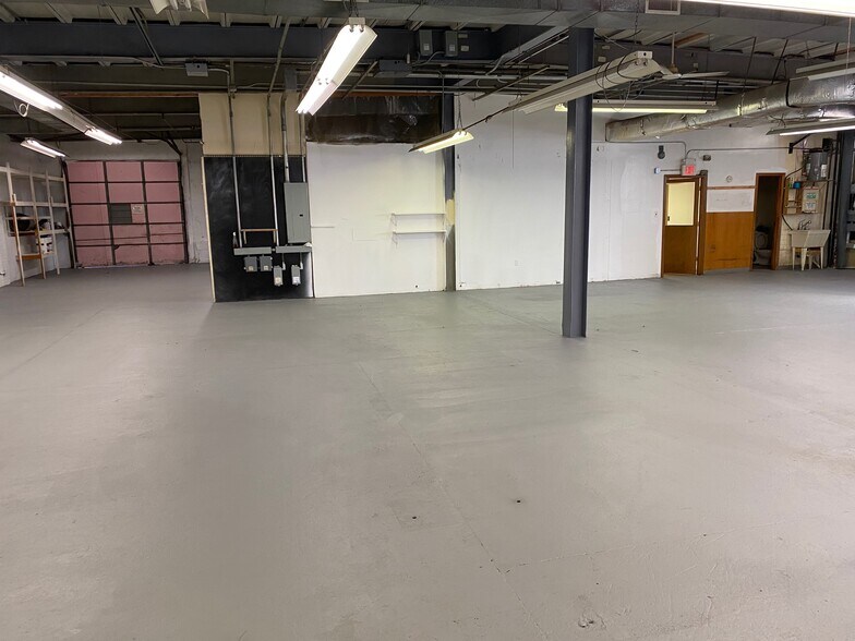 115 Roosevelt Ave, Belleville, NJ à louer - Photo principale – Image 1 sur 9