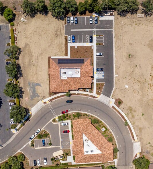5625 Avenida de Los Robles, Visalia, CA à louer - Photo de l’immeuble – Image 3 sur 6