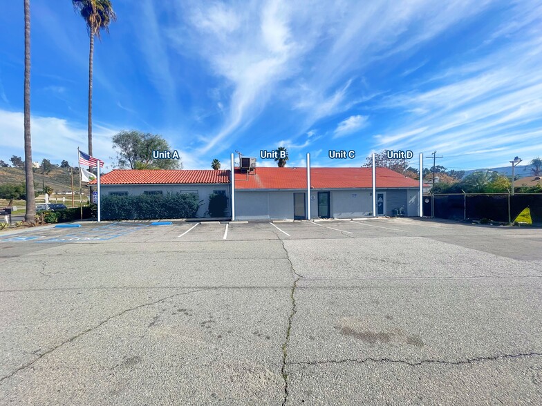 16899 Lakeshore Dr, Lake Elsinore, CA à louer - Photo de l’immeuble – Image 1 sur 23