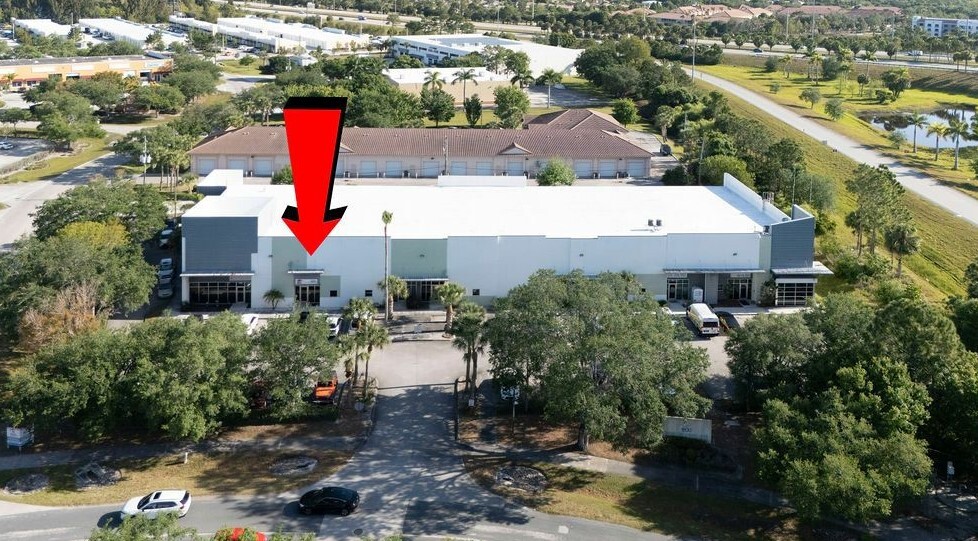 7995 SW Jack James Dr, Stuart, FL à louer Photo de l’immeuble– Image 1 sur 9
