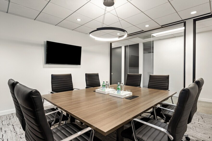 10940 wilshire Blvd, Los Angeles, CA à louer - Photo de l’immeuble – Image 3 sur 8