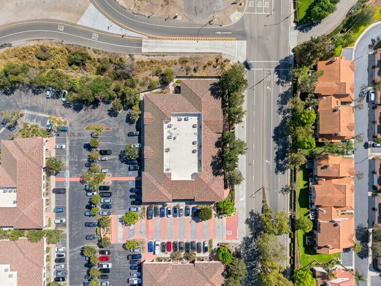 815 Camarillo Springs Rd, Camarillo, CA à vendre - Photo de l’immeuble – Image 3 sur 16