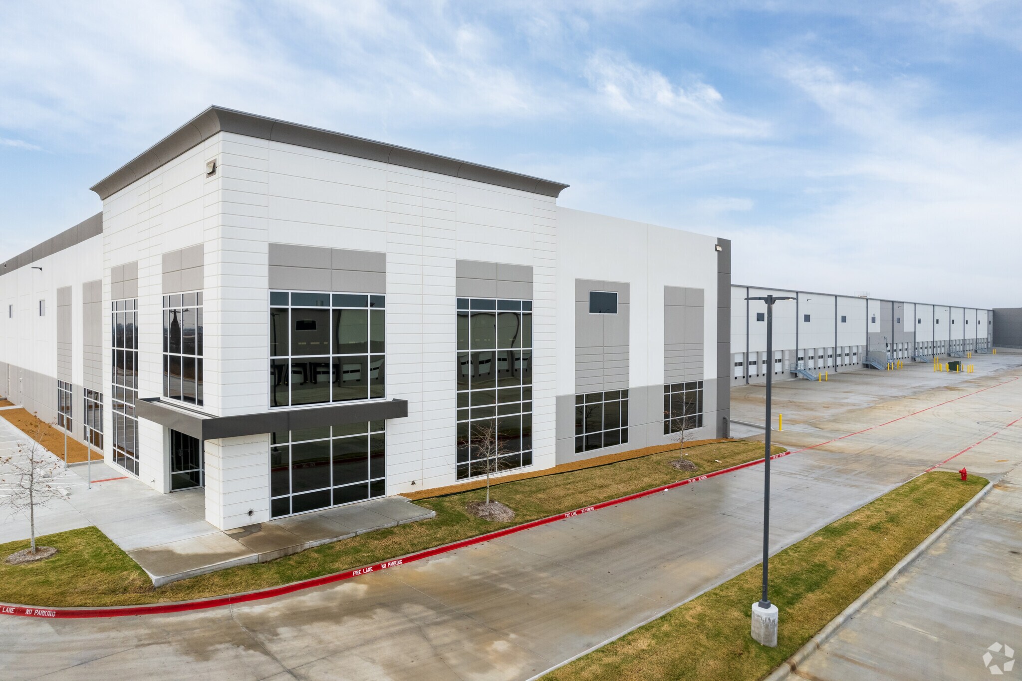 273 W Everman Pky, Fort Worth, TX à louer Photo de l’immeuble– Image 1 sur 7