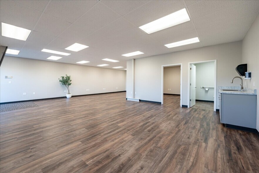 2151 Van Horn Rd, Fairbanks, AK à louer - Photo de l’immeuble – Image 3 sur 44