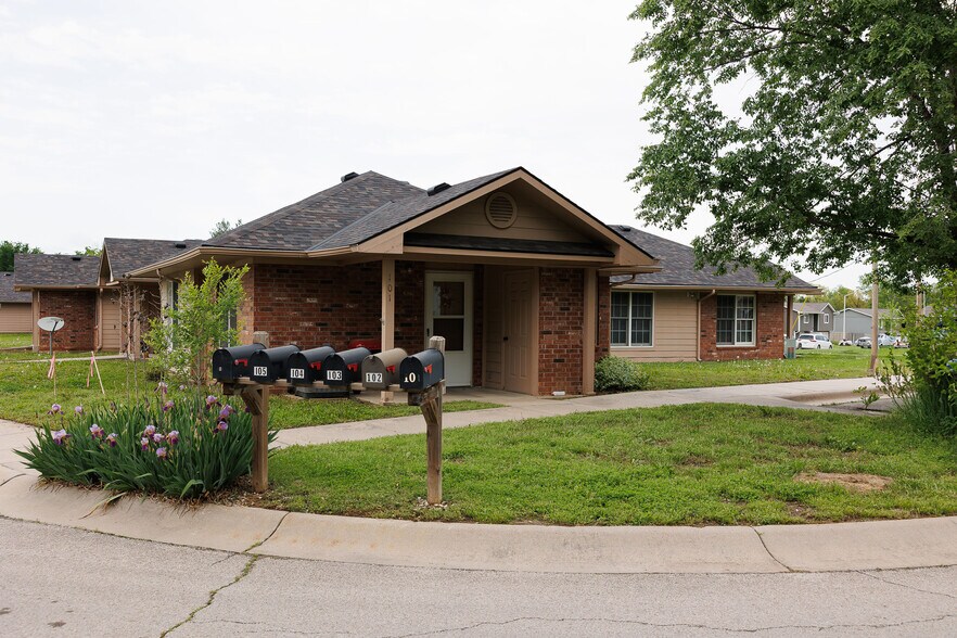 1703 N 3rd St, Neodesha, KS à vendre - Photo de l’immeuble – Image 2 sur 6