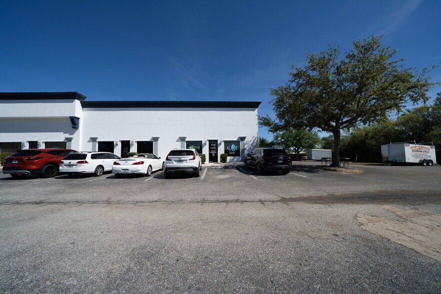 24551 Production Cir, Bonita Springs, FL à louer - Photo de l’immeuble – Image 3 sur 10