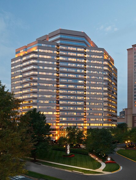 1750 Tysons Blvd, McLean, VA à louer - Photo de l’immeuble – Image 2 sur 36