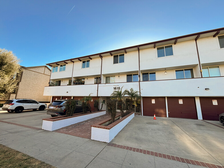 1615 Greenfield Ave, Los Angeles, CA à vendre - Photo de l’immeuble – Image 1 sur 9