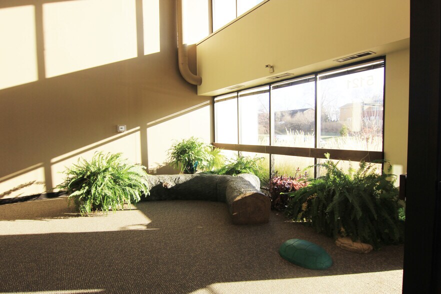 5121-5125 Winnetka Ave S, New Hope, MN à louer - Photo intérieure – Image 2 sur 7