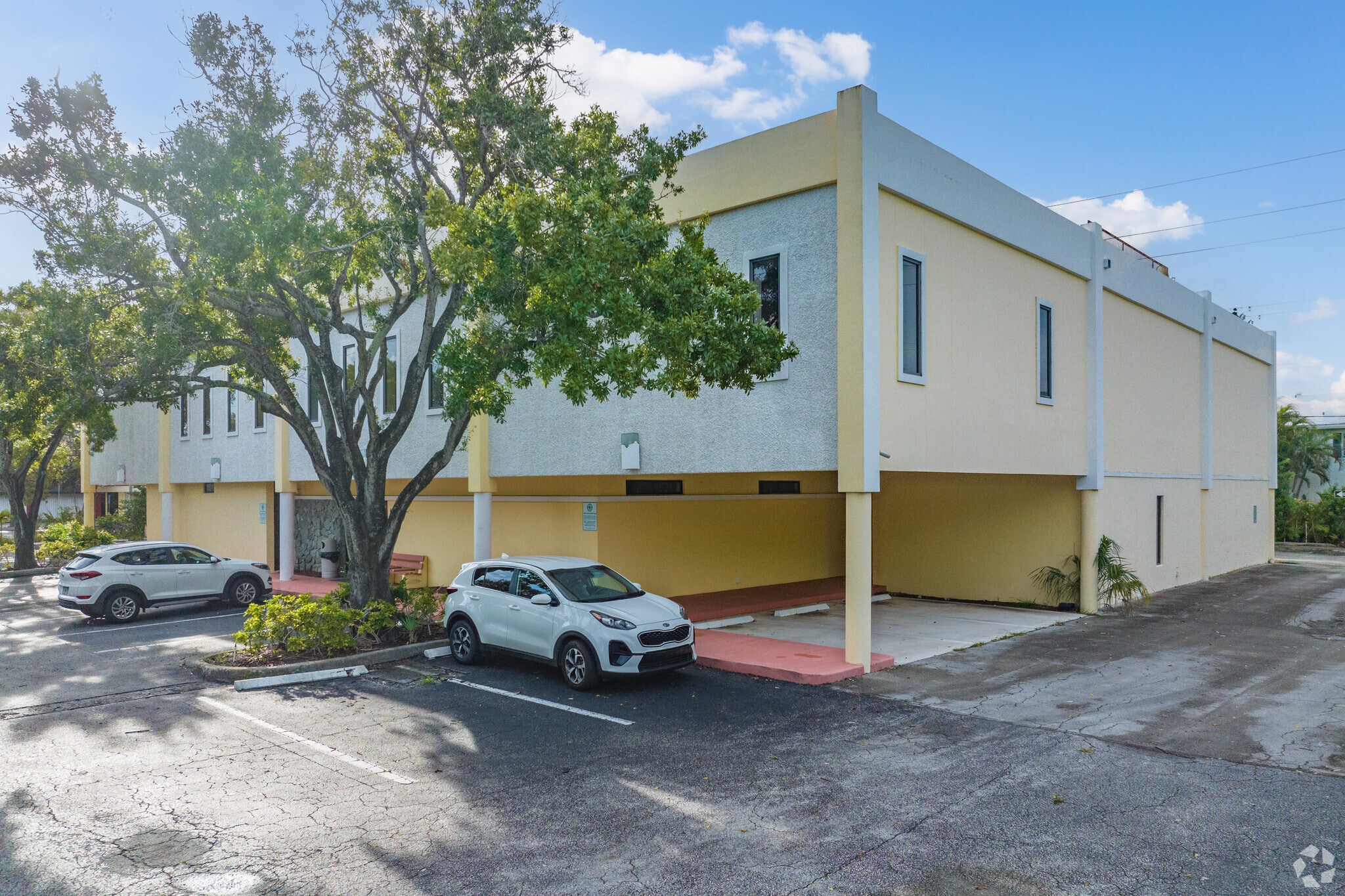 572 E McNab Rd, Pompano Beach, FL à louer Photo principale– Image 1 sur 13