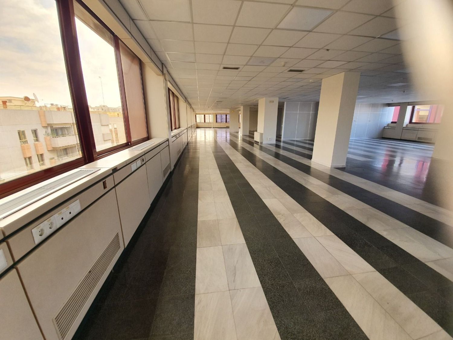 Bureau dans Sevilla, Sevilla à louer Photo de l’immeuble– Image 1 sur 13