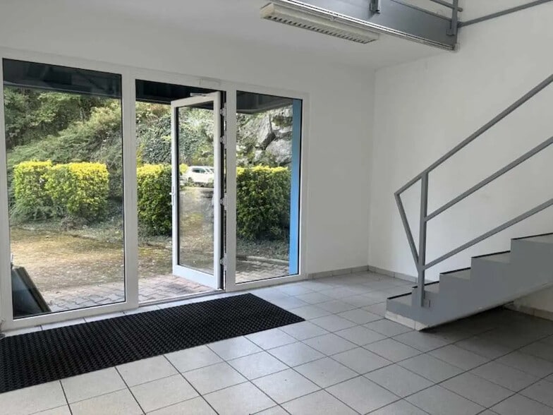 Bureau dans La Talaudière à louer - Hall d’entrée – Image 3 sur 5