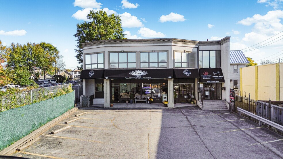 1605 Forest Ave, Staten Island, NY à vendre - Photo de l’immeuble – Image 1 sur 23