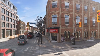 2975 Dundas St W, Toronto, ON à louer Photo intérieure– Image 2 sur 8