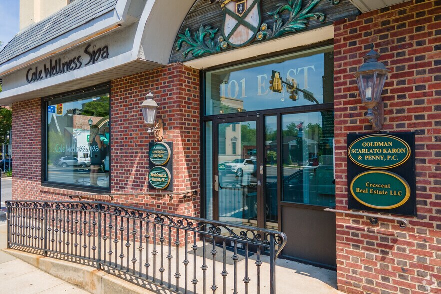 101 E Lancaster Ave, Wayne, PA à louer - Photo de l’immeuble – Image 3 sur 7