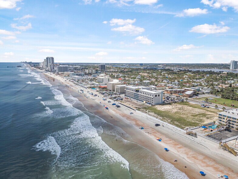 1012 Atlantic Ave, Daytona Beach, FL à vendre - Photo de l’immeuble – Image 2 sur 25