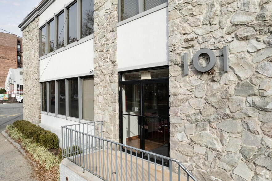 101 Cedar Ln, Teaneck, NJ à louer - Photo de l’immeuble – Image 3 sur 6