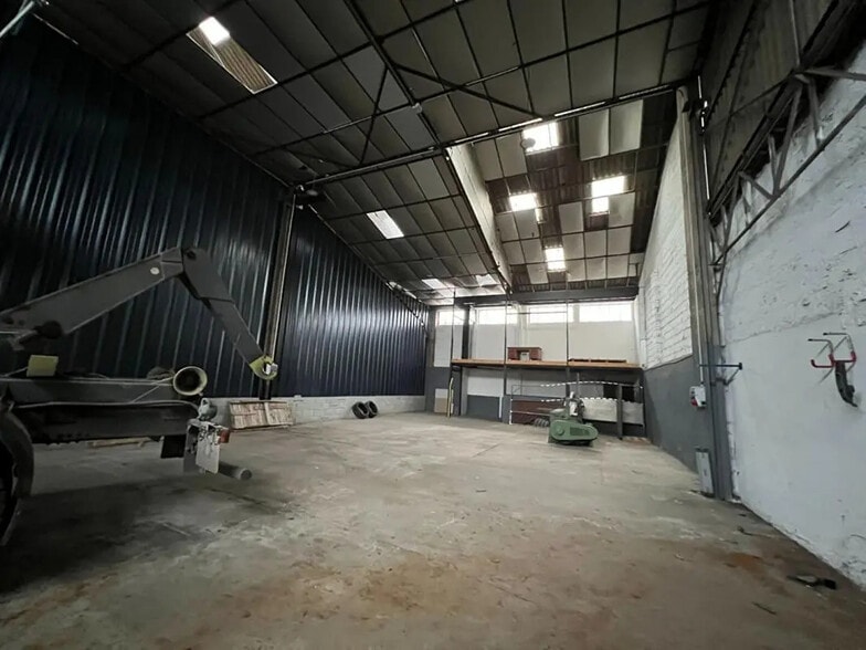 Industriel/Logistique dans Roanne à louer - Photo intérieure – Image 2 sur 3