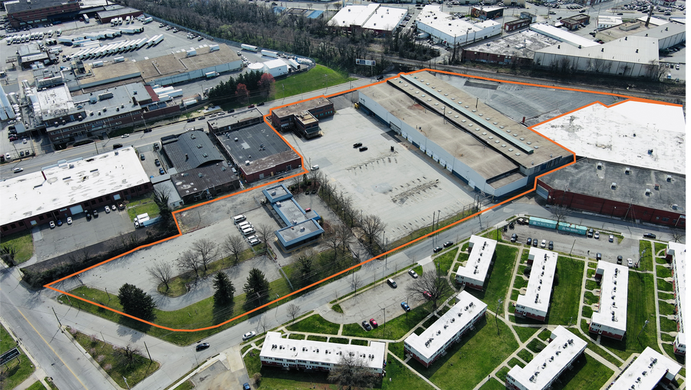 Warehouse & Office on 7.96 Acres portefeuille de 5 biens à vendre sur LoopNet.fr - Photo de l’immeuble – Image 2 sur 10