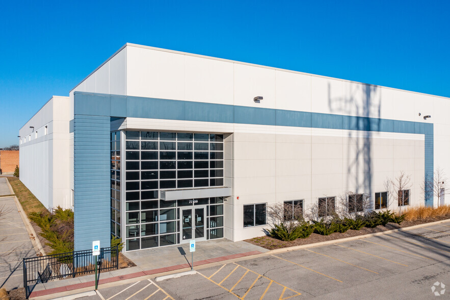 7720 N Lehigh Ave, Niles, IL à louer - Photo de l’immeuble – Image 2 sur 6