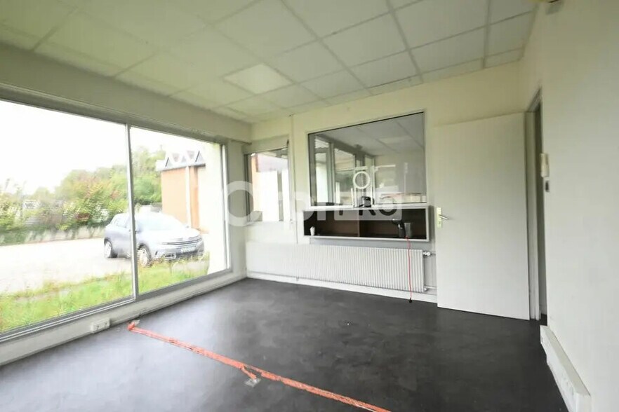 Local d’activités dans Le Creusot à louer - Photo de l’immeuble – Image 3 sur 12