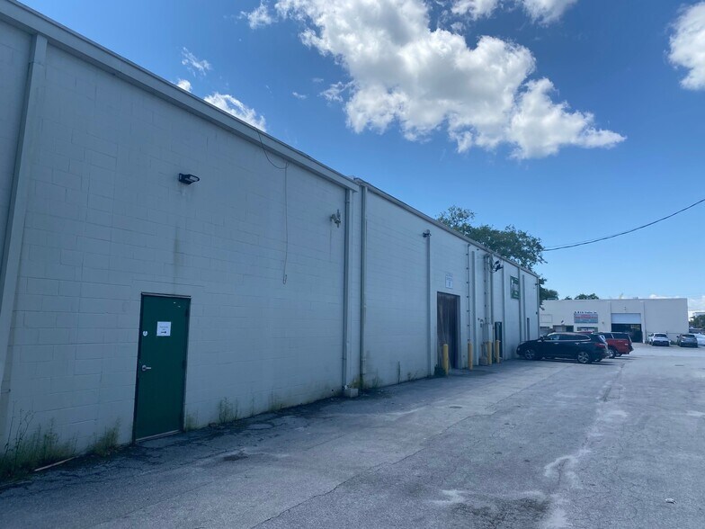2481 Dinneen Ave, Orlando, FL à louer - Photo de l’immeuble – Image 3 sur 9