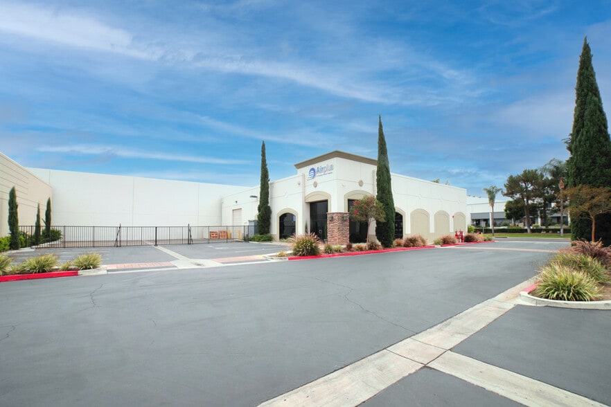 411 Le Roy Drive, Corona, CA à vendre - Photo principale – Image 1 sur 1