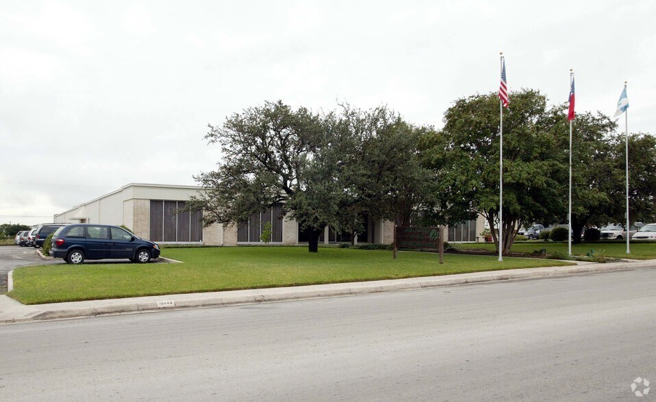 10443 Gulfdale St, San Antonio, TX à louer - Photo de l’immeuble – Image 2 sur 6