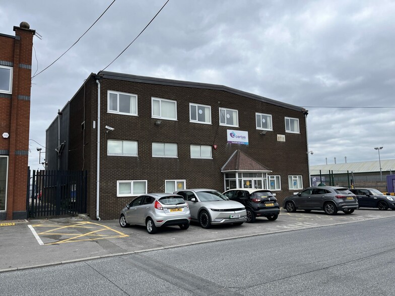 Lyons Rd, Manchester à vendre - Photo de l’immeuble – Image 1 sur 12