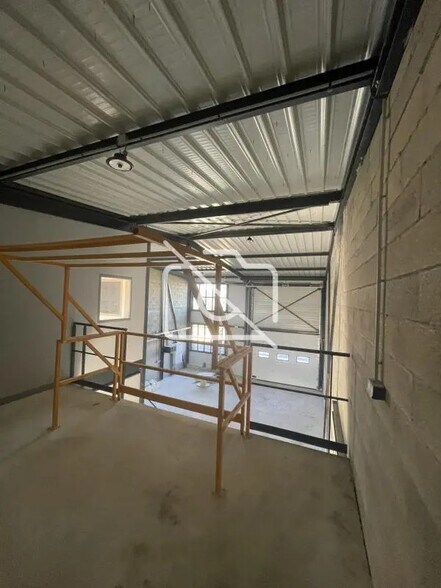Bureau dans Ormoy à louer - Photo de l’immeuble – Image 3 sur 3