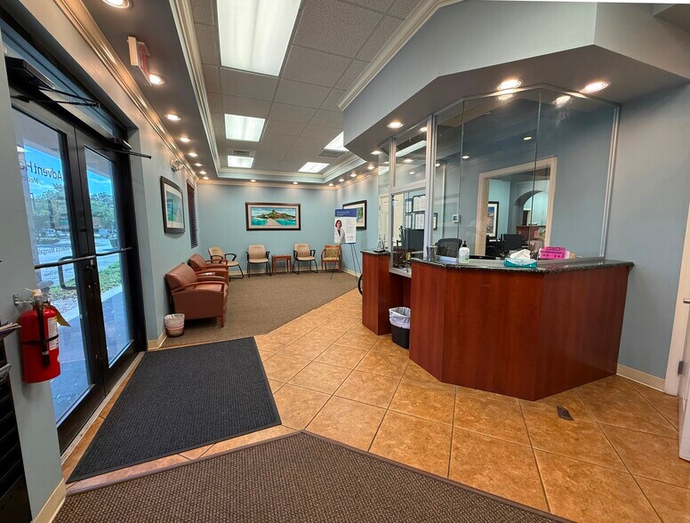 335 Clyde Morris Blvd, Ormond Beach, FL à louer - Photo intérieure – Image 2 sur 13