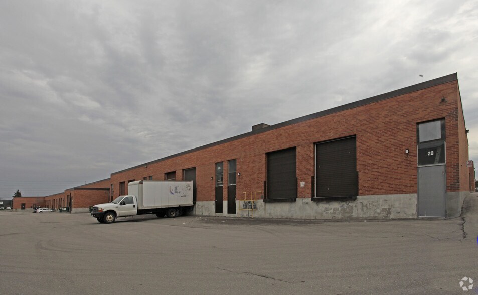 7290 Torbram Rd, Mississauga, ON à louer - Photo de l’immeuble – Image 2 sur 2