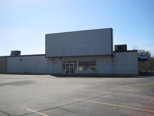 140-142 Finley Rd, Belle Vernon, PA à louer - Photo de l’immeuble – Image 2 sur 5
