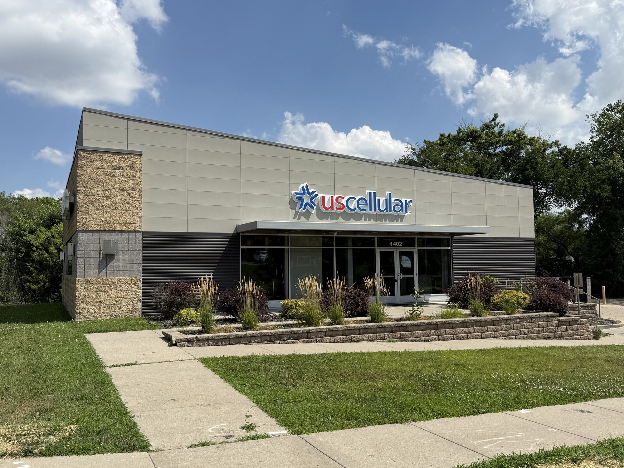1402 E McKinley Ave, Des Moines, IA à louer Photo de l’immeuble– Image 1 sur 1