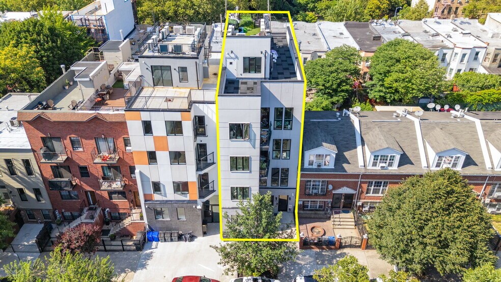 305 Sumpter St, Brooklyn, NY à vendre - Photo de l’immeuble – Image 2 sur 53
