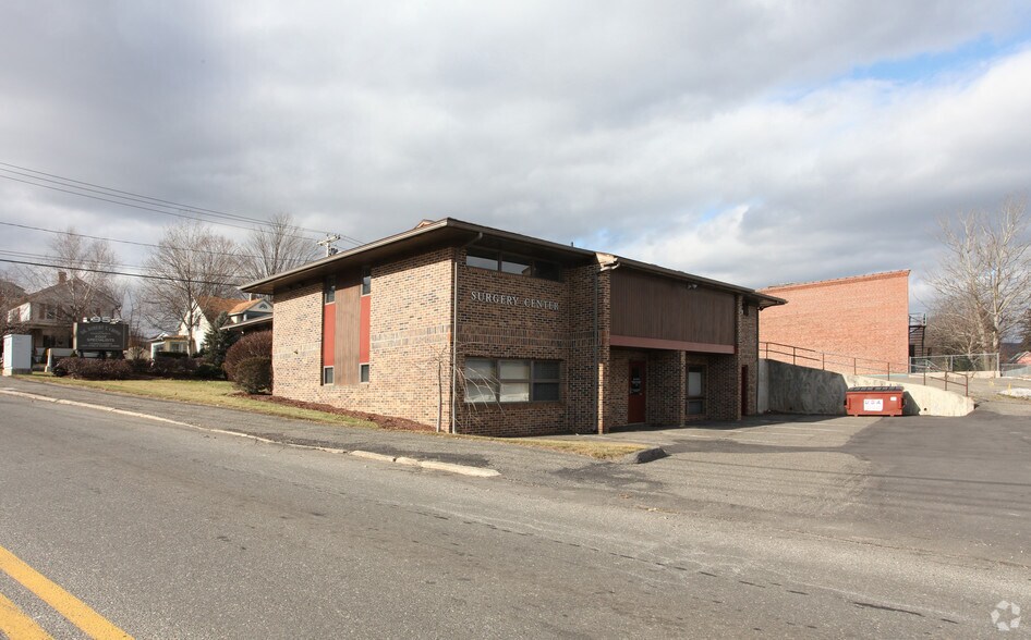 95 New Litchfield St, Torrington, CT à vendre - Photo de l’immeuble – Image 2 sur 15