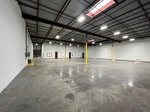 1416-1428 N Sam Houston Pky E, Houston, TX à louer Photo de l’immeuble– Image 1 sur 10