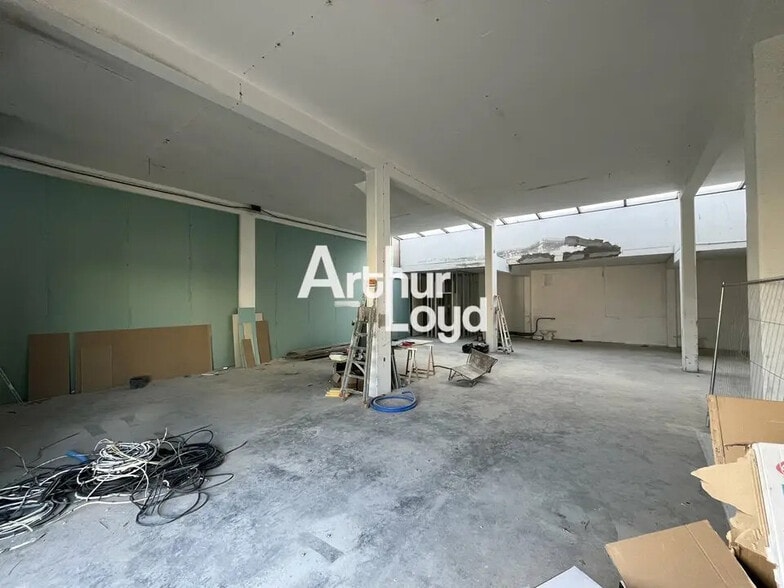 Local d'activités dans Fréjus à vendre - Photo de l’immeuble – Image 3 sur 7