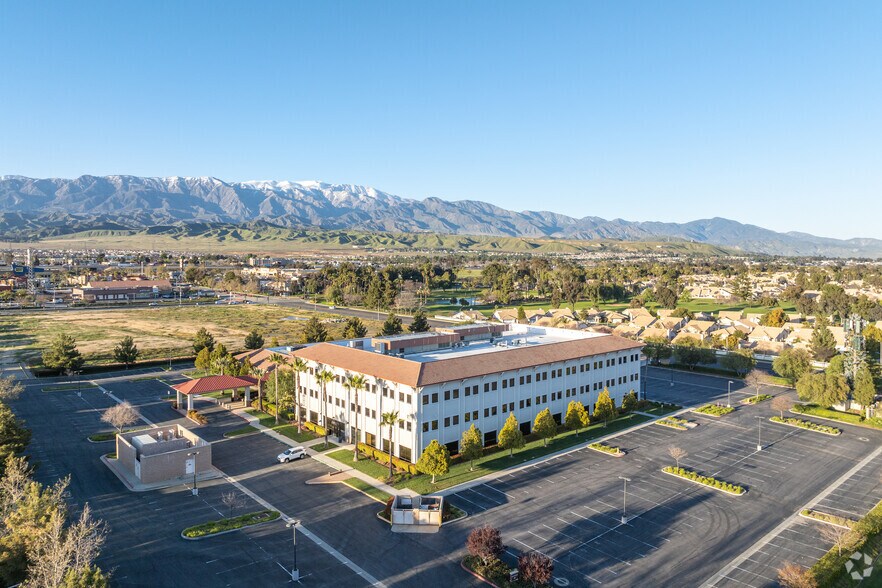 81 S Highland Springs Ave, Beaumont, CA à louer - Aérien – Image 2 sur 19