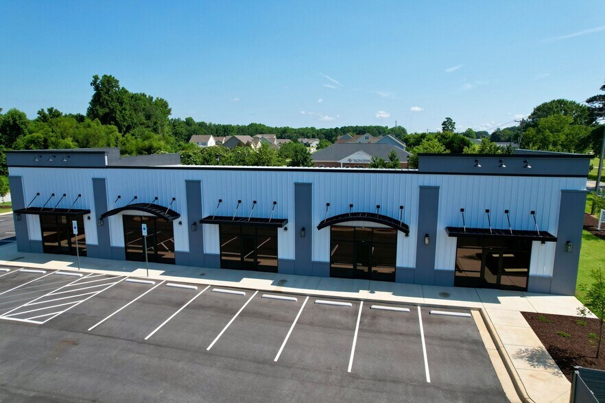 982 Adams Point Dr, Garner, NC à louer - Photo de l’immeuble – Image 3 sur 15